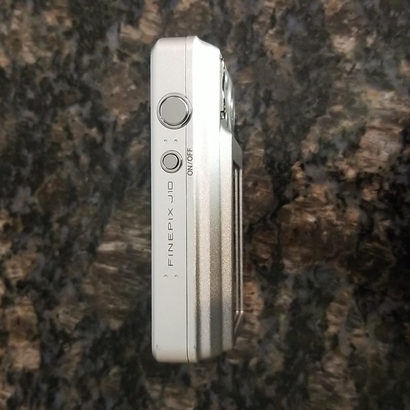 Fujifilm FinePix J10 Digital Camera - Picture 6 of 15